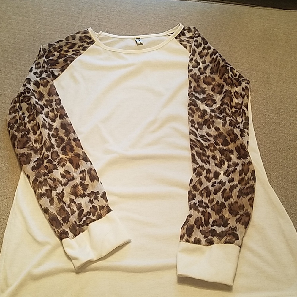 Boutique Sheer sleeved cheetah print top